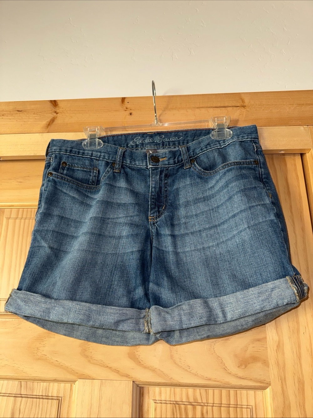 Eddie Bauer 8/10 Blue Denim Boyfriend Cuffed Relaxed Fit Casual Spring Shorts